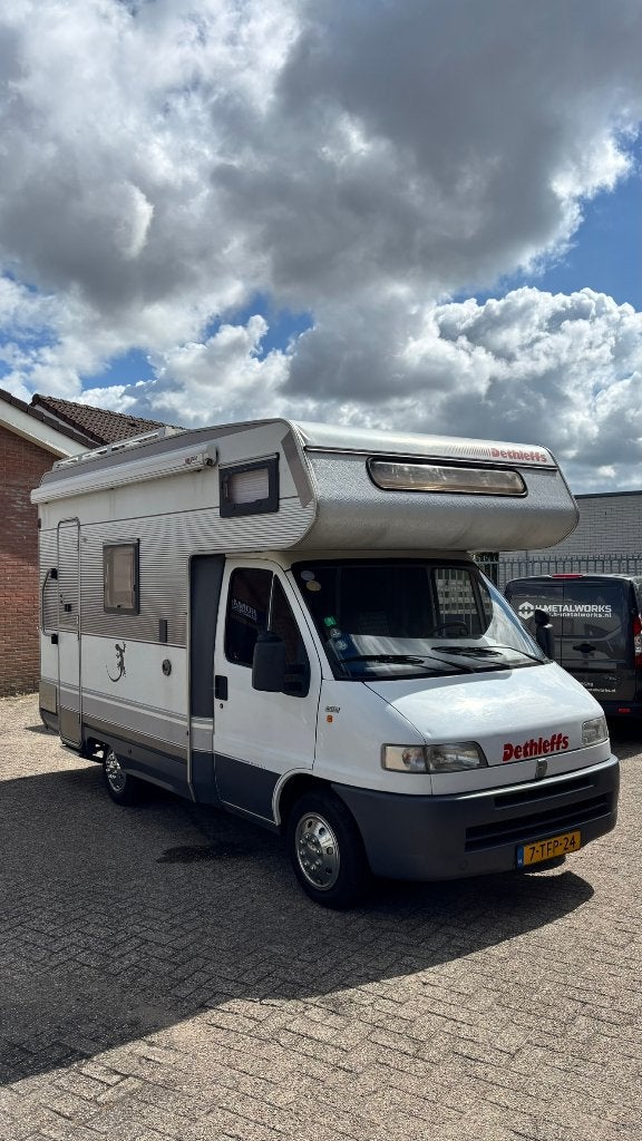 Alkoof Dethleffs camper met scooterdrager en lengtebed, Alkoof, Ringverwarming, Fiat, Achteruitrijcamera