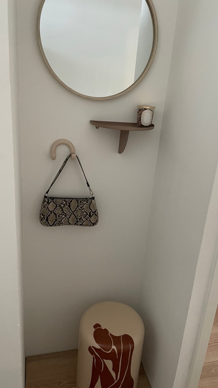 Wandplankje met haakje van H&M - 30x15cm plank, 11cm haak, Ophalen of Verzenden, Zo goed als nieuw