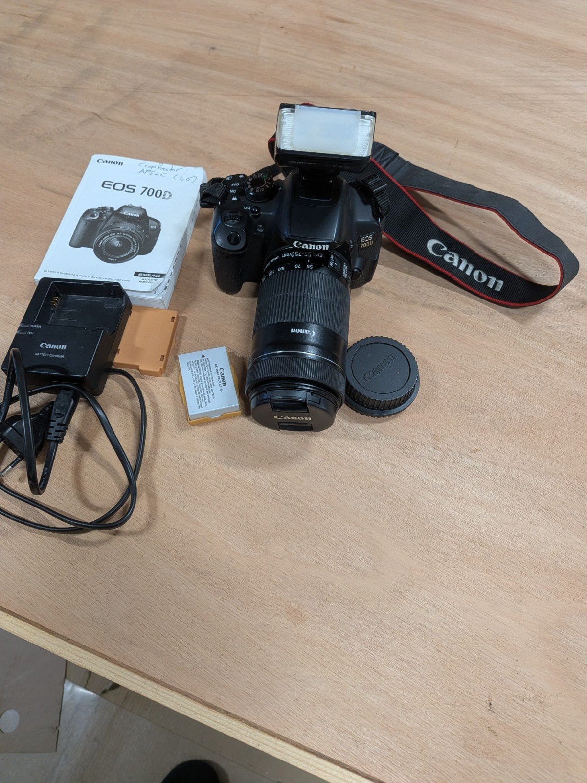 Canon EOS 700D Spiegelreflexcamera met lens en accessoires, Beeldstabilisatie, Spiegelreflex, Canon, Ophalen of Verzenden