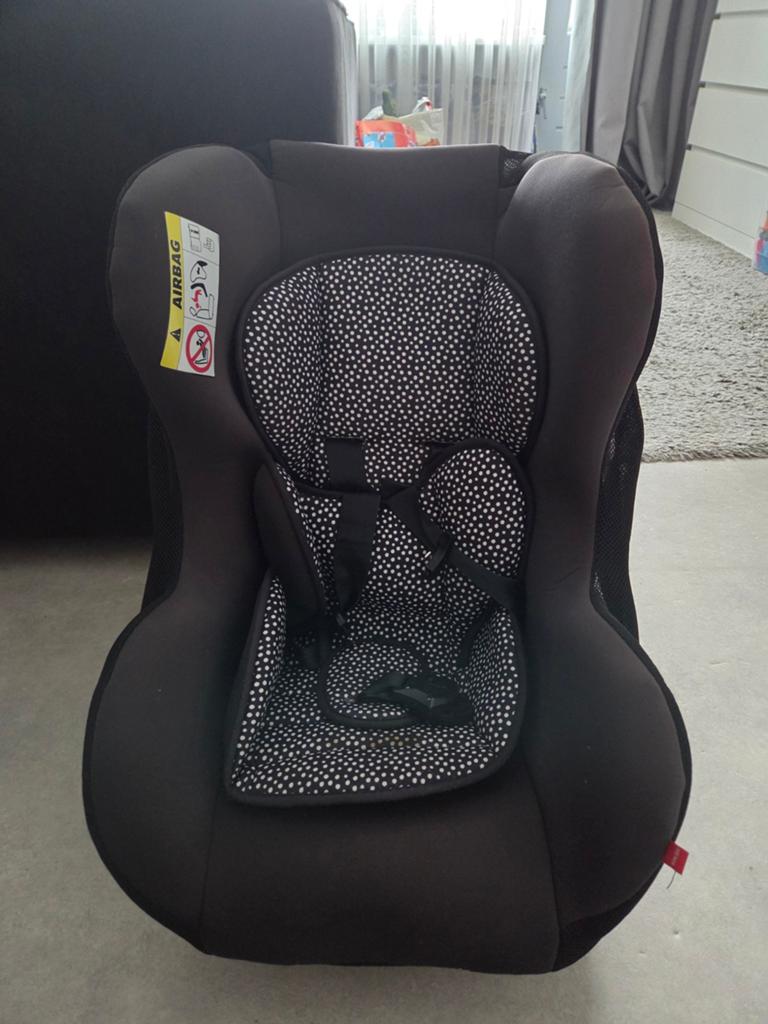 Zwart baby/kinder autostoeltje van de Hema in goede staat, Autogordel, Zo goed als nieuw, 0 t/m 13 kg, Ophalen