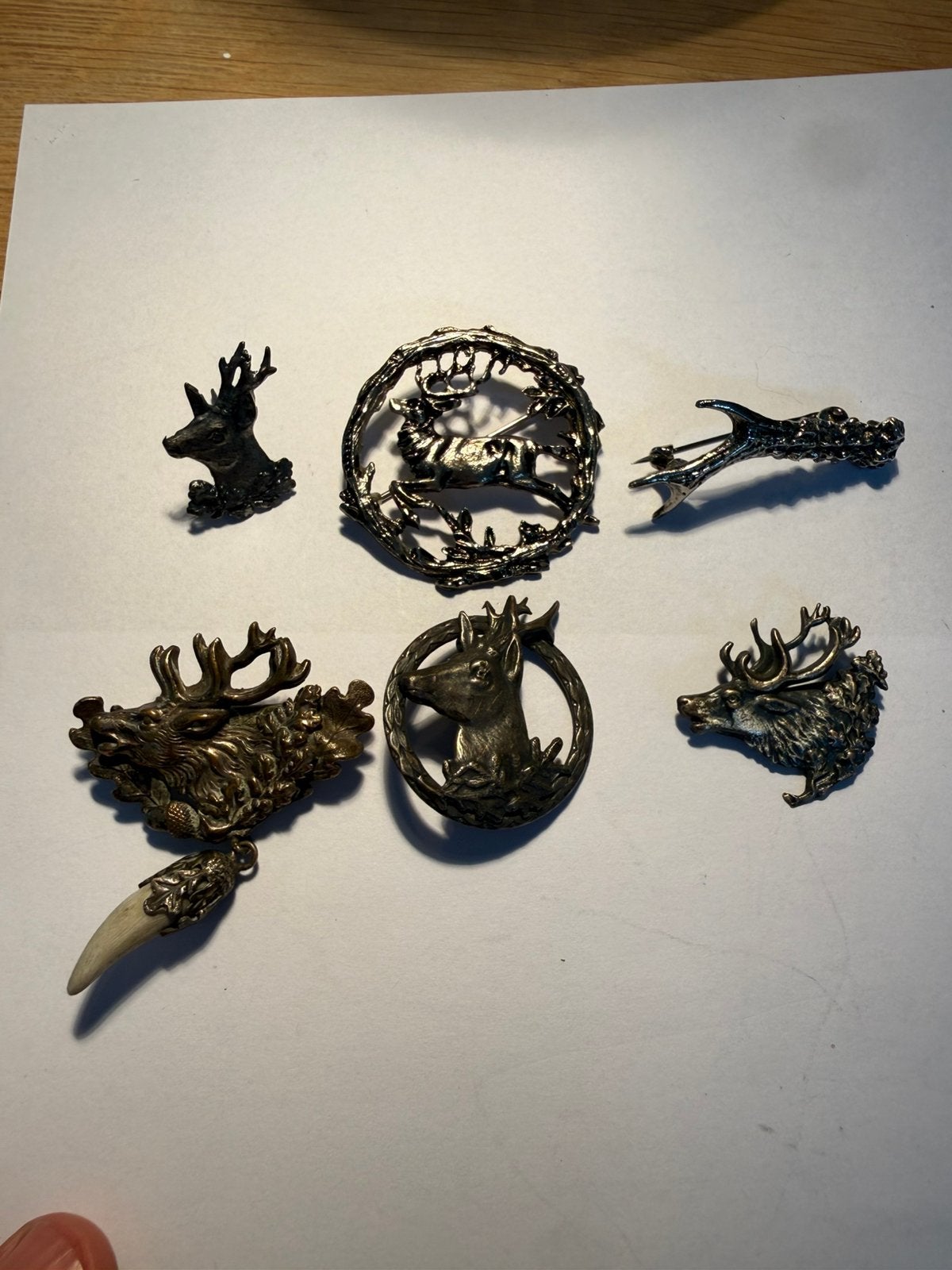 Unieke set van 6 vintage jachtsieraden met hertenmotief, Antiek en Kunst, Curiosa en Brocante, Ophalen