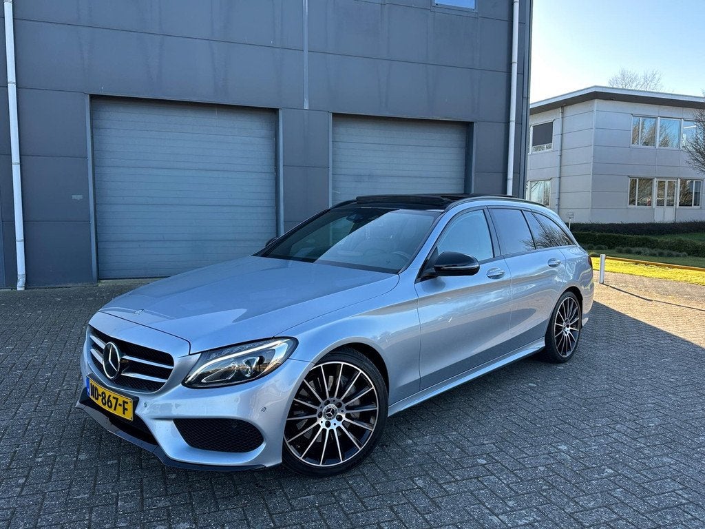 Mercedes-Benz C-klasse Estate 300 HYBRID ///AMG 2017 Pano De, Auto's, Automaat, Achterwielaandrijving, Gebruikt, Automatische klimaatregeling