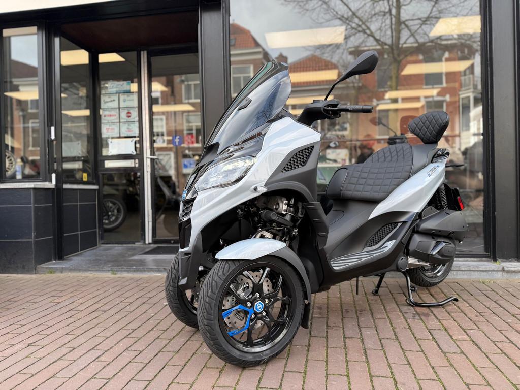 Piaggio MP3 310 HPE Sport EURO5+ 2026 AKRAPOVIC MALOSSI TUNI - foto 2