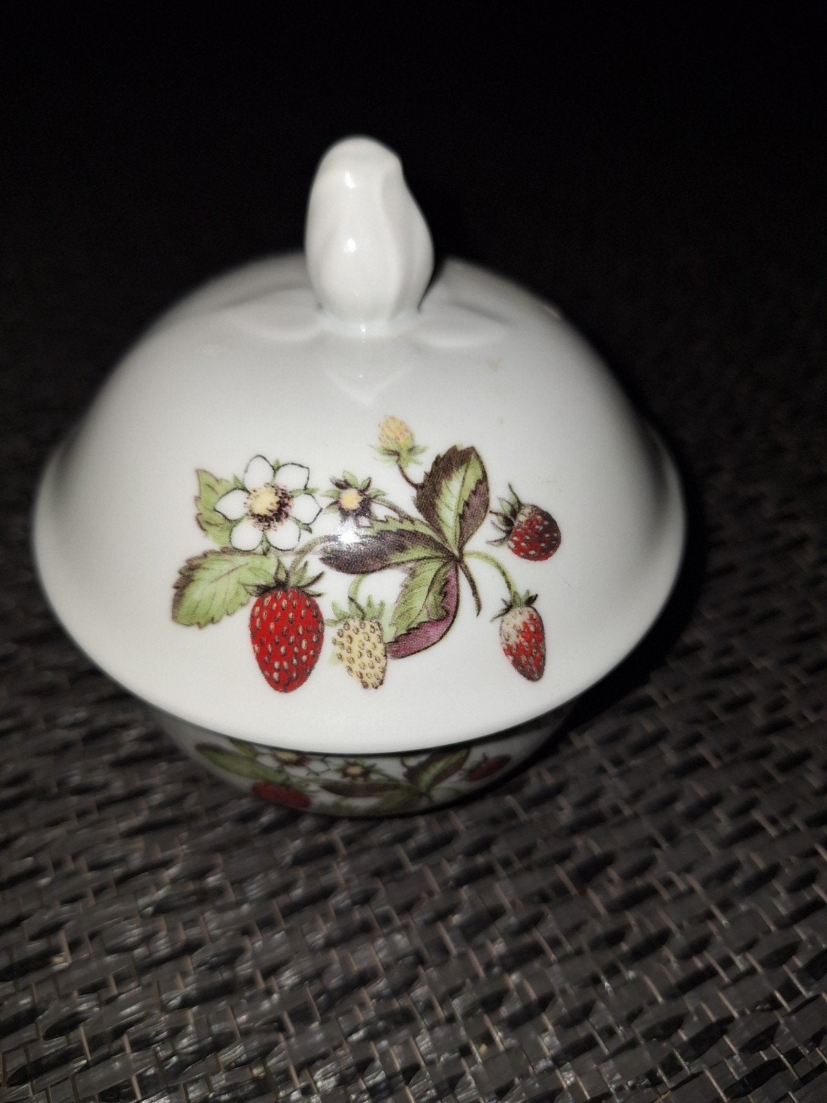 Mooie suikerpot met aardbeien decoratie. Nutricia., Huis en Inrichting, Overige merken, Overige typen, Ophalen of Verzenden, Zo goed als nieuw