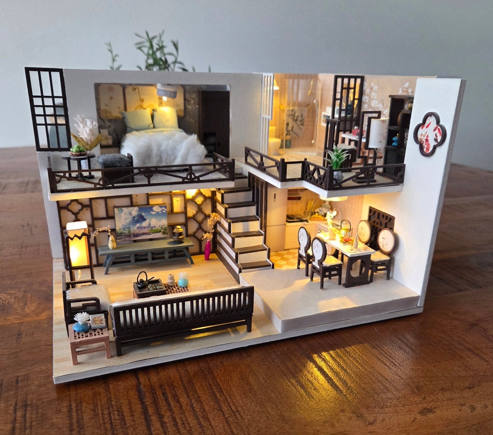 Miniatuur Poppenhuis met LED-verlichting - Compleet, Ophalen, Zo goed als nieuw