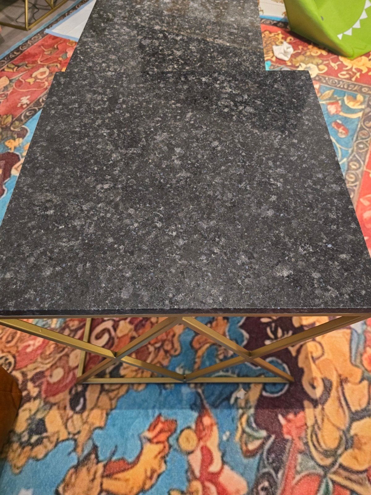 Set van 2 salontafels met gouden onderstel en granieten blad, Huis en Inrichting, Tafels | Salontafels, Ophalen, 50 tot 100 cm