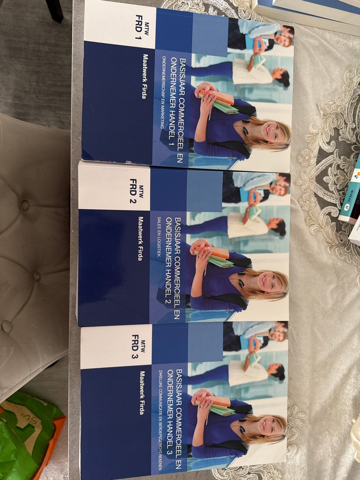 Basisjaar Commercieel en Ondernemer Handel 1, 2 en 3, Boeken, Ophalen of Verzenden, Gamma, Zo goed als nieuw, MBO
