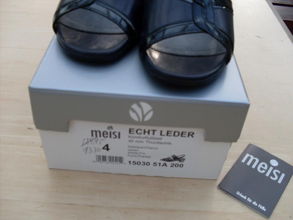 Damesschoenen, maat 4. NIEUW, Blauw Lakleder, merk: MEISI, Kleding | Dames, Ophalen of Verzenden, Nieuw, Blauw, Instappers