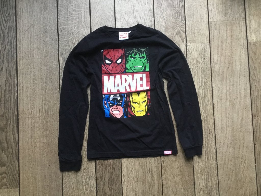 Marvel comics shirt maat 146/152 (rood opschrift), Kinderen en Baby's, Kinderkleding | Maat 146, Ophalen of Verzenden, Zo goed als nieuw
