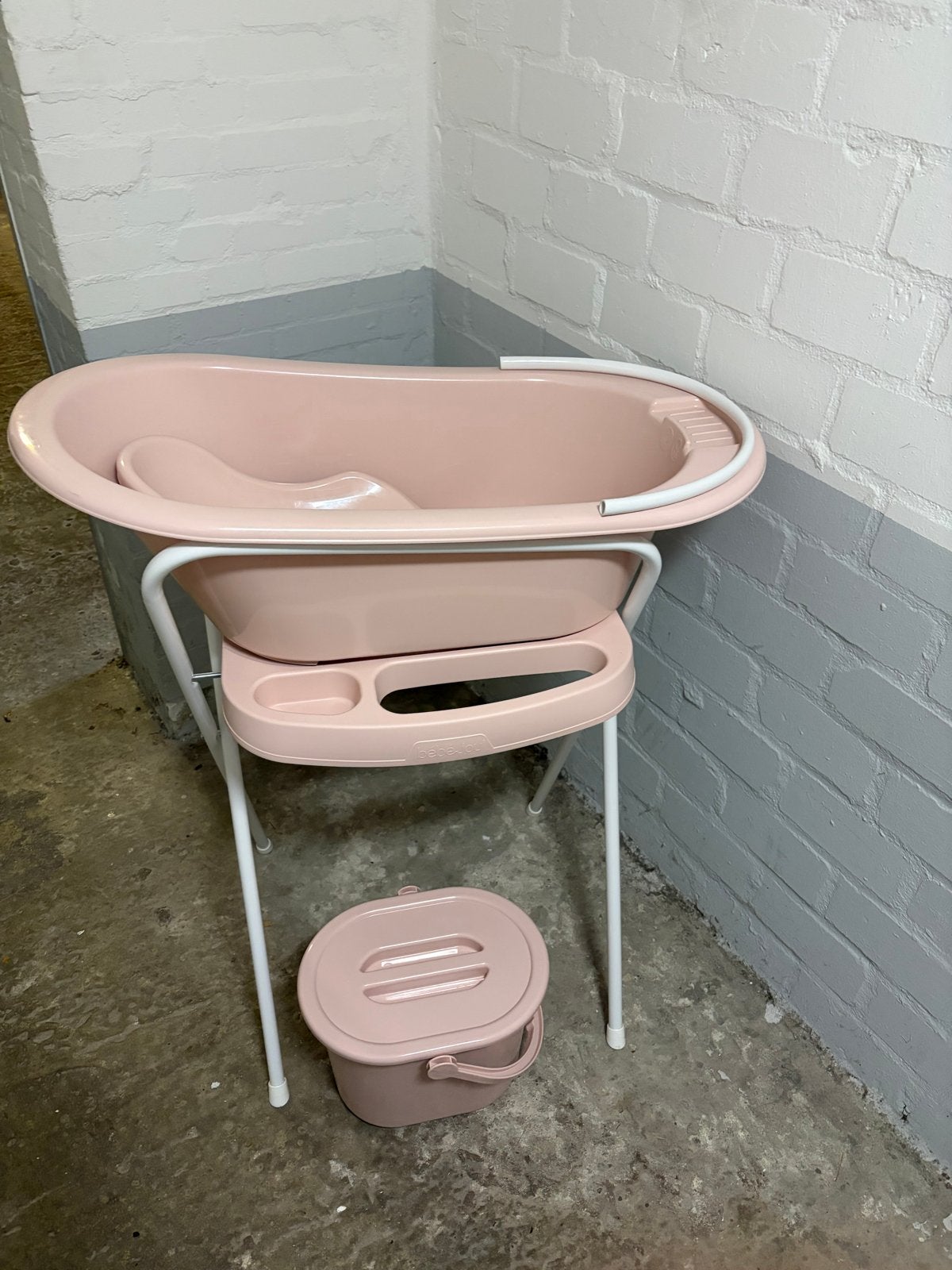 Bébé-jou babybadje met standaard en luieremmer, Kinderen en Baby's, Ophalen, Gebruikt, Badje, Bébé-jou