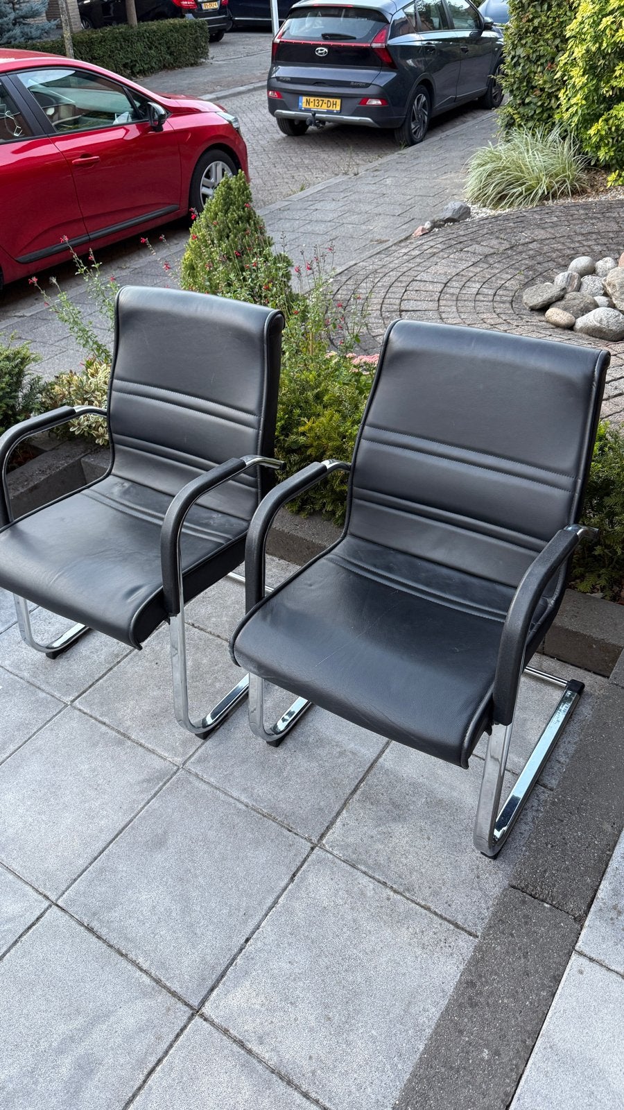 2x Zwarte Bureaustoelen / Vergaderstoelen met Armleuningen, Huis en Inrichting, Stoelen, Ophalen, Gebruikt, Twee, Zwart