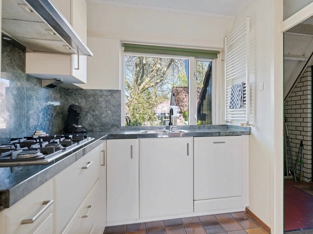 Gratis: Complete keuken met inbouwapparatuur, Ophalen, Gebruikt, Wit, Hoekkeuken