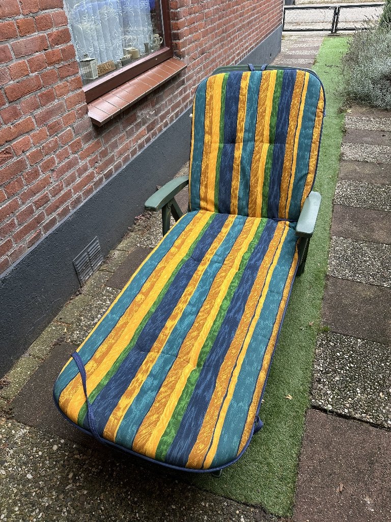 Inklapbar Zonnebed compleet met twee lig kussens, Ophalen, Gebruikt, Kunststof, Inklapbaar