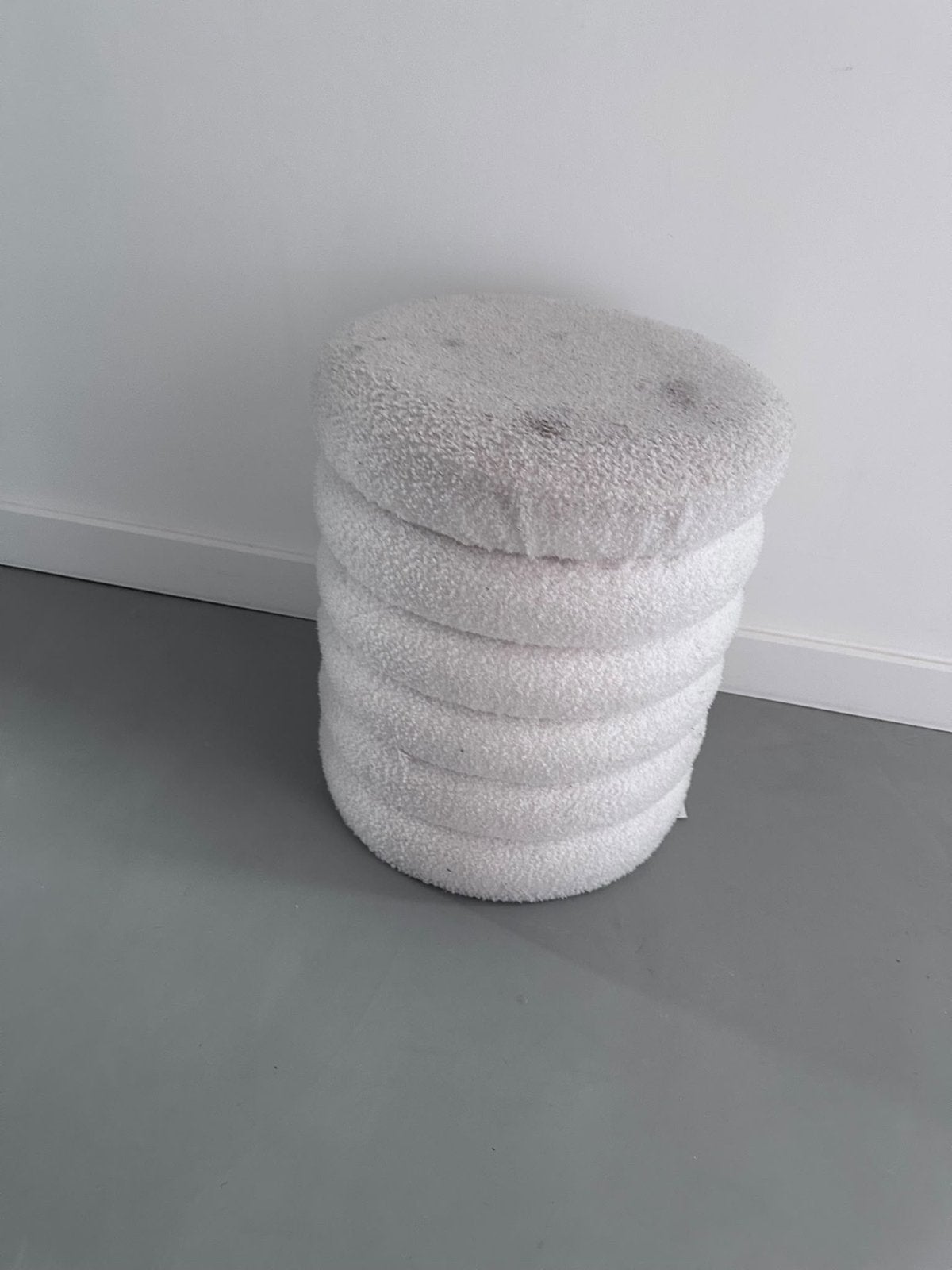 Witte ronde poef / krukje, Minder dan 50 cm, Gebruikt, Rond, Ophalen of Verzenden