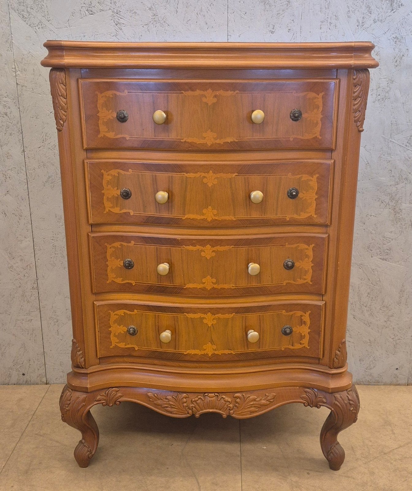Louis XV stijl ladenkast met marqueterie en sierhoutsnijwerk, Antiek en Kunst, Ophalen