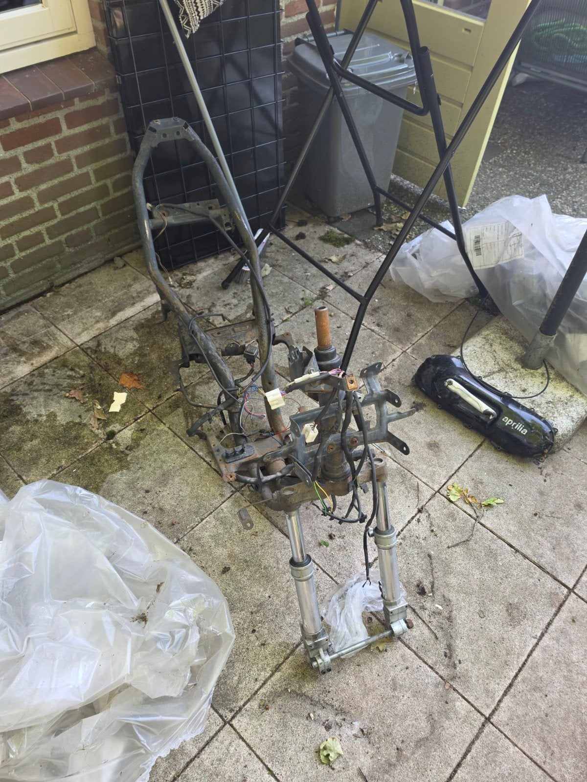 Aprilia SR minarelli Frame+kenteken geen wok evt met 70cc bl, Ophalen, Gebruikt, Blok, Aprilia