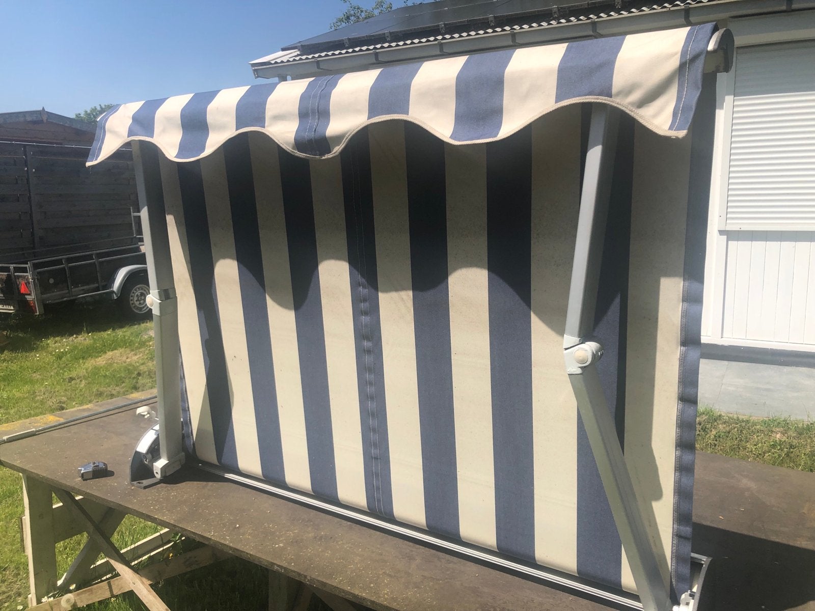 Knikarm zonnescherm handbediend 143cm breed, 85-100cm uitval, Ophalen, Gebruikt, Minder dan 250 cm, Knikarmscherm
