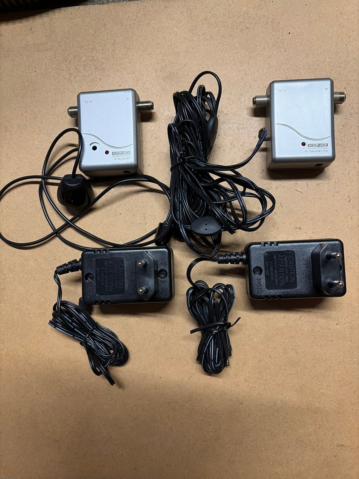 König IR set. Doorsturen AB en TV signaal, Ophalen of Verzenden, Gebruikt, Minder dan 2 meter, Tv-kabel