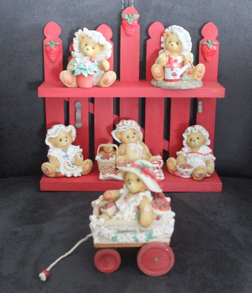 Cherished teddies # Strawberries #, Ophalen of Verzenden, Zo goed als nieuw, Beeldje, Cherished Teddies