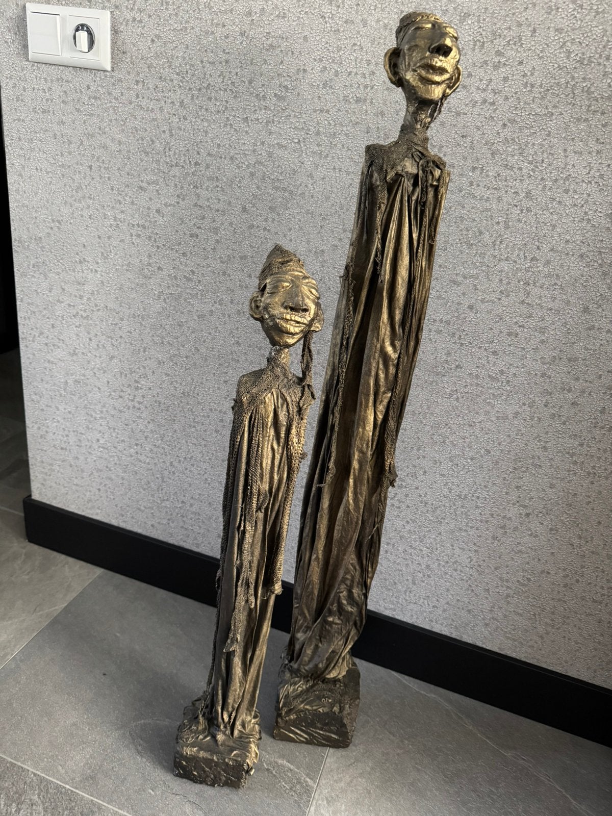 Handgemaakte langnek figuren, Ophalen