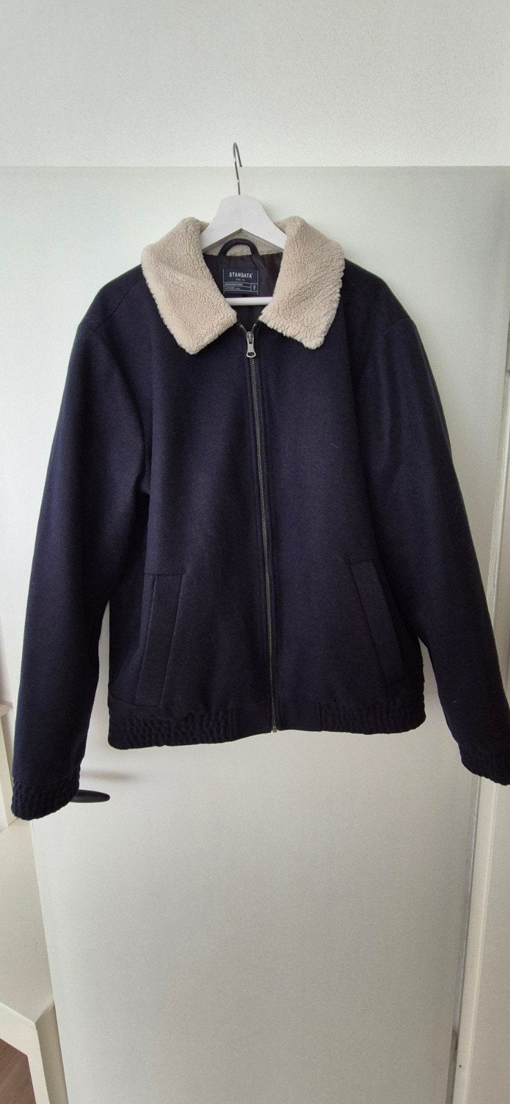 jonngensjas Stangata donkerblauw witte kraag maat xxL, Kleding | Heren, Jassen | Winter, Ophalen of Verzenden, Zo goed als nieuw
