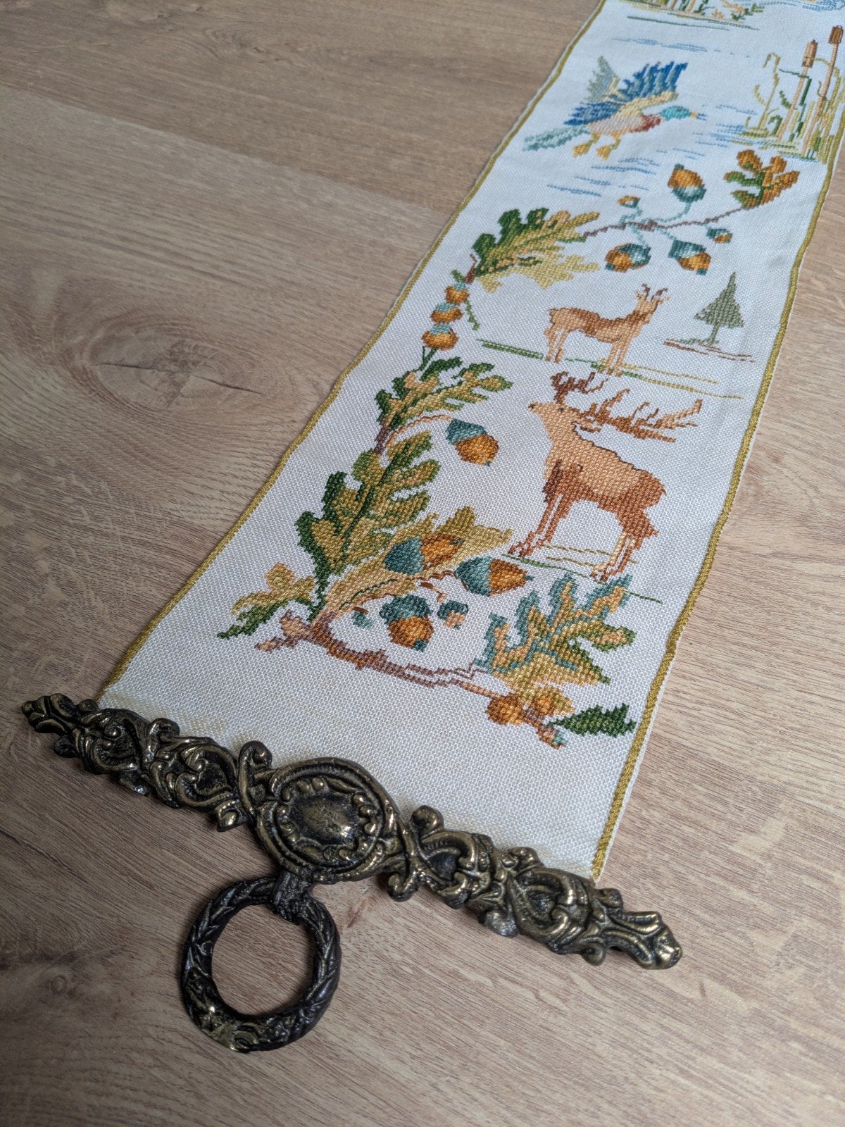 Geborduurd schellekoord met herten, eenden en eekhoorn, Hobby en Vrije tijd, Borduren en Borduurmachines, Ophalen of Verzenden