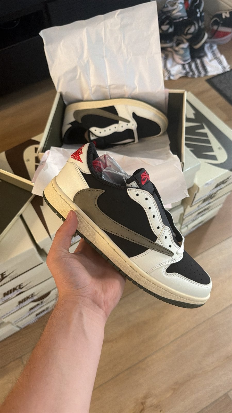 Travis Scott OG Olive | EU38T/M43, Ophalen of Verzenden, Nieuw, Overige kleuren, Sneakers of Gympen