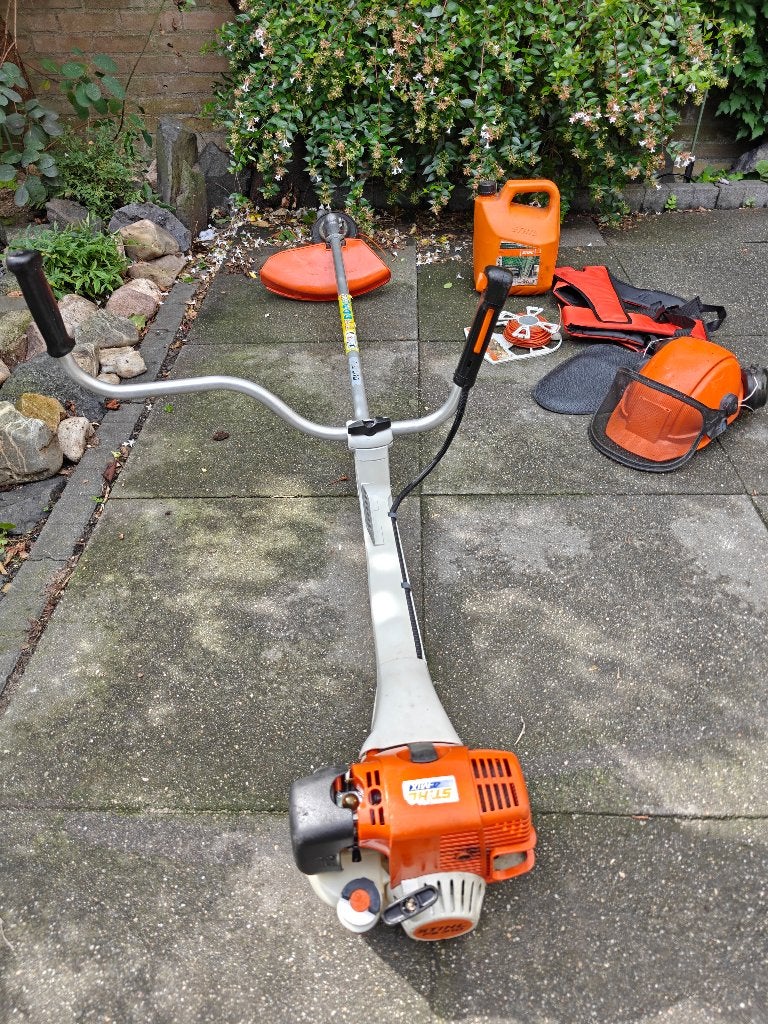 Stihl bosmaaier FS310 compleet met toe behoren, Ophalen, Gebruikt, 30 tot 50 cm, Benzine
