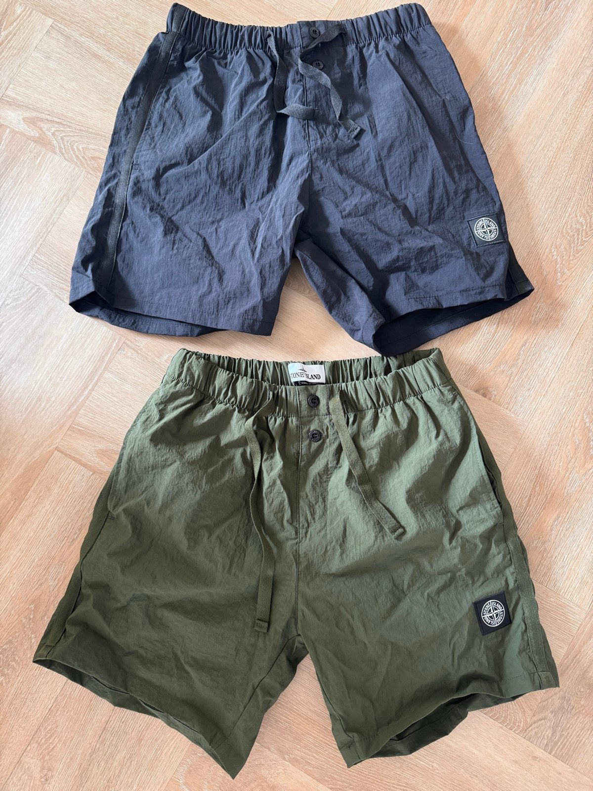 Stone Island Nylon Metal Shorts - Zwart & Groen, Ophalen of Verzenden, Maat 48/50 (M), Zwart, Zwemshort
