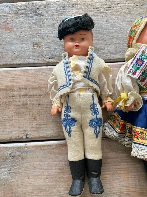 Vintage klederdracht pop Slowakije. 30 cm. Folklore handwerk, Ophalen, Zo goed als nieuw, Pop