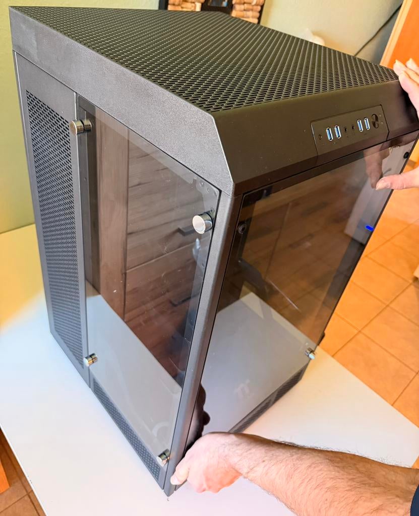 Thermaltake Tower 900, Computers en Software, Computerbehuizingen, Ophalen, Zo goed als nieuw