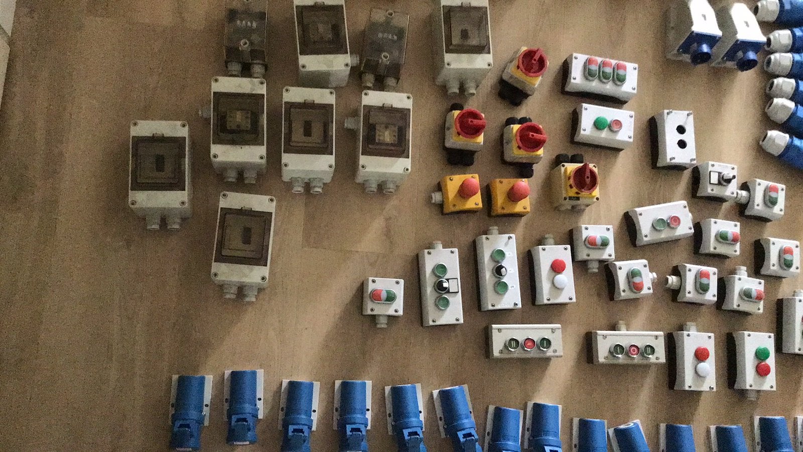 Partij electra materiaal nieuw of zgan 190 stuks, Ophalen of Verzenden, Zo goed als nieuw, Overige typen