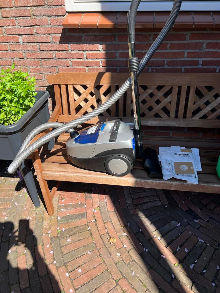 Nilfisk A200 Stofzuiger met stofzakken, Stofzak, Gebruikt, Stofzuiger, Ophalen of Verzenden