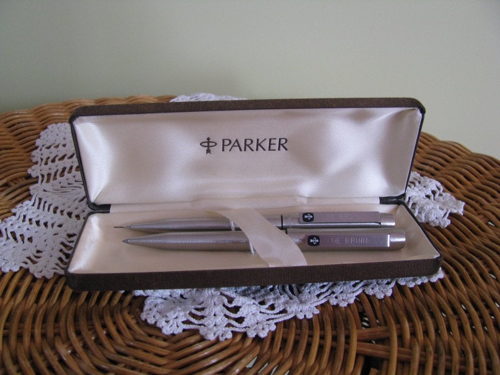 Parker SET * RVS geborsteld * met de naam ; de Bruin *, Verzamelen, Parker, Overige typen, Ophalen of Verzenden, Zo goed als nieuw