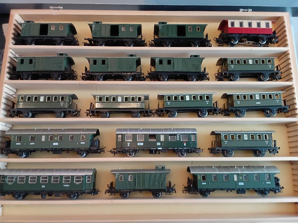 Marklin personen-bagage wagonnen 18 delig met bonus, Hobby en Vrije tijd, Modeltreinen | H0, Wisselstroom, Gebruikt, Wagon, Ophalen of Verzenden