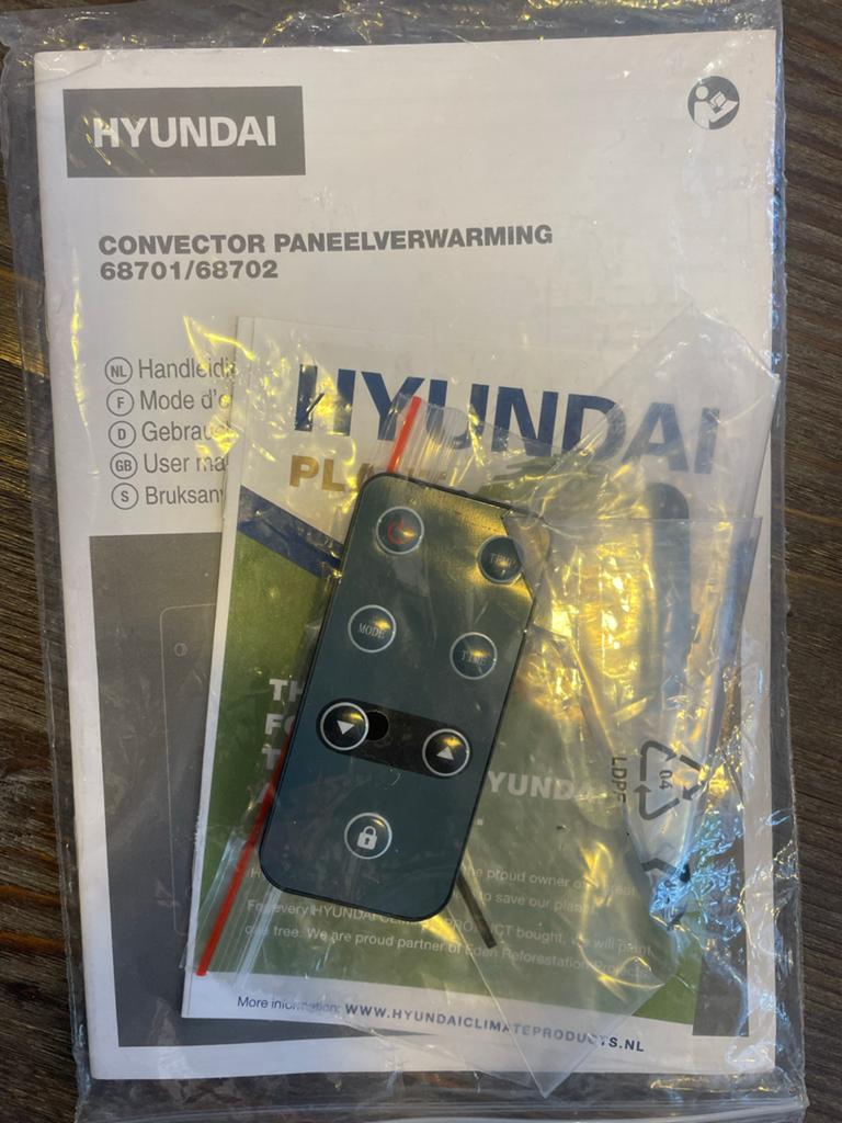 Hyundai Convector Paneelverwarming met Afstandsbediening, 30 tot 80 cm, Ophalen of Verzenden, 60 tot 150 cm, 800 watt of meer