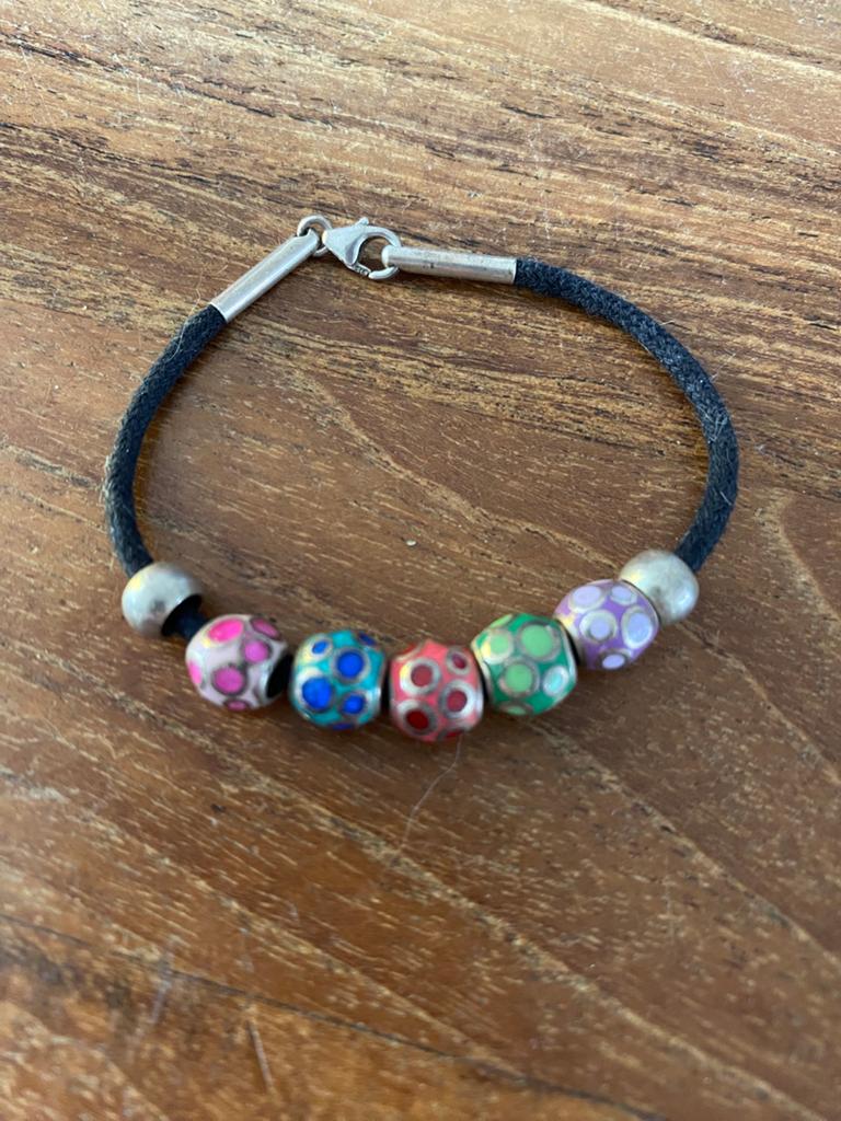 piccolo armband 15 cm met bedels en stoppers, Sieraden, Tassen en Uiterlijk, Armbanden, Ophalen of Verzenden, Zo goed als nieuw