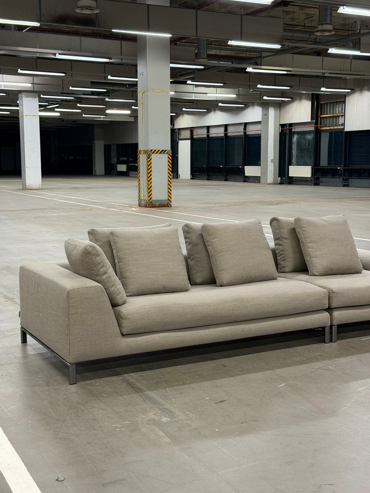 Minotti Hamilton Island Bank | Liver | NIEUWSTAAT + Garantie, Huis en Inrichting, Metaal, 250 tot 300 cm, 100 tot 125 cm, Ophalen of Verzenden