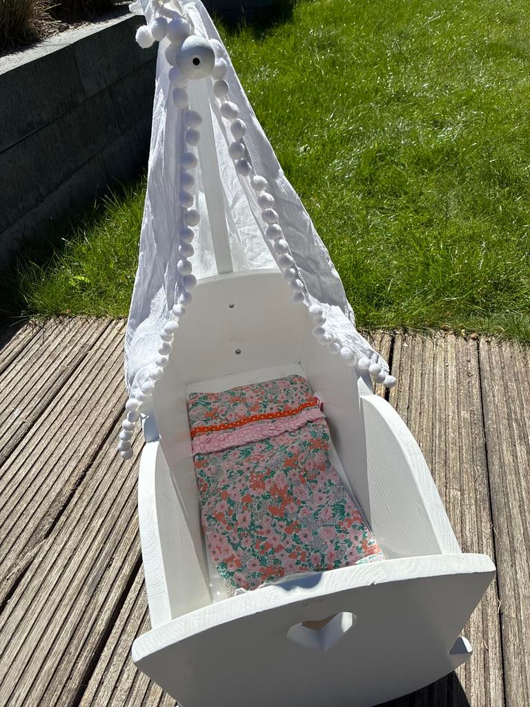 Witte Poppenwieg met Bibelotte lakentje en hemeltje, Ophalen, Gebruikt, Overige typen