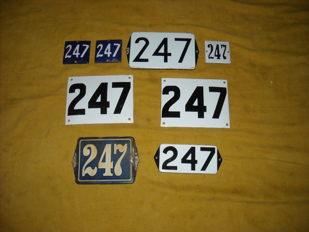 oud emaille huisnummer 247 ook 248 249 250 251 252 253 254 8, Ophalen of Verzenden