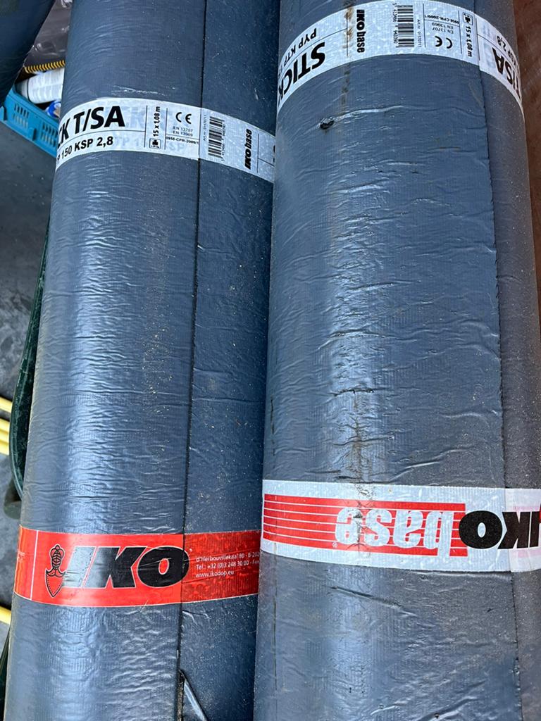 IKO Base A-keus Zelfklevende Bitumen 81m2, Ophalen, Overige materialen, Zwart, Nieuw