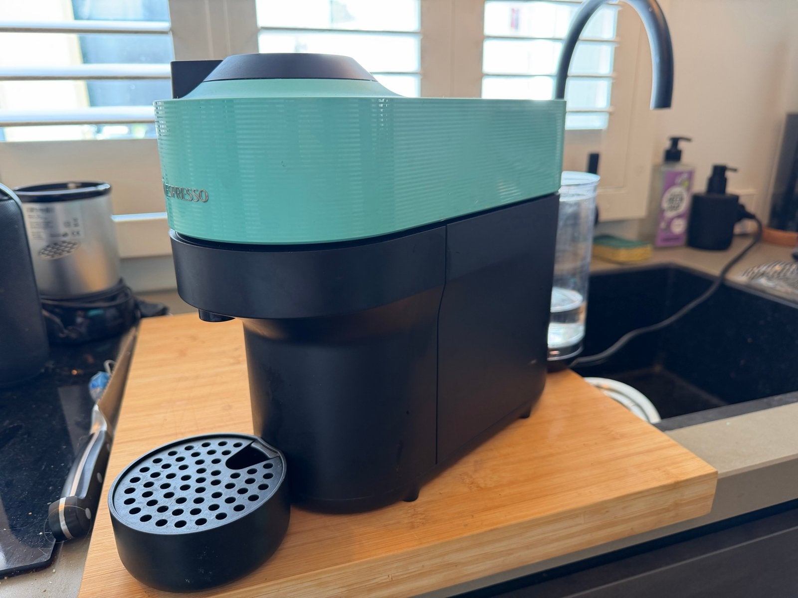 Nespresso Vertuo Next - met cups, Koffiemachine, Ophalen of Verzenden, Zo goed als nieuw, 1 kopje