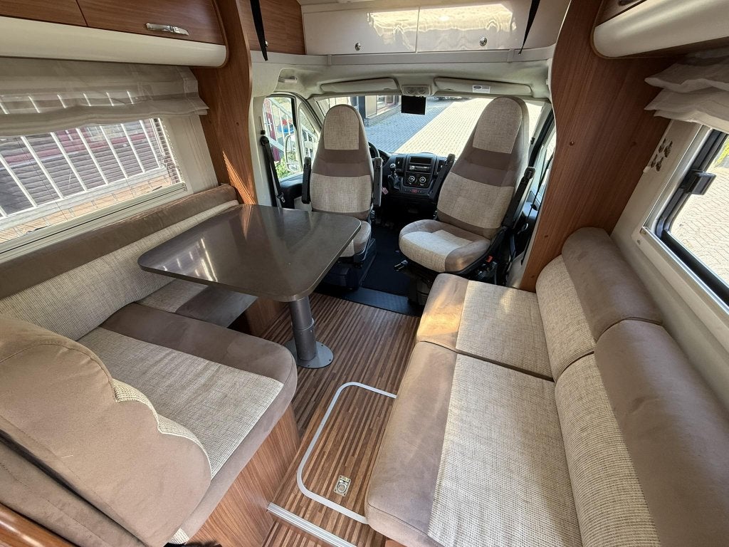 Adria Matrix 680 SP Ruime zit! - 2013, Caravans en Kamperen, Niet ingevuld, Standaard zit, Ringverwarming, Fiat