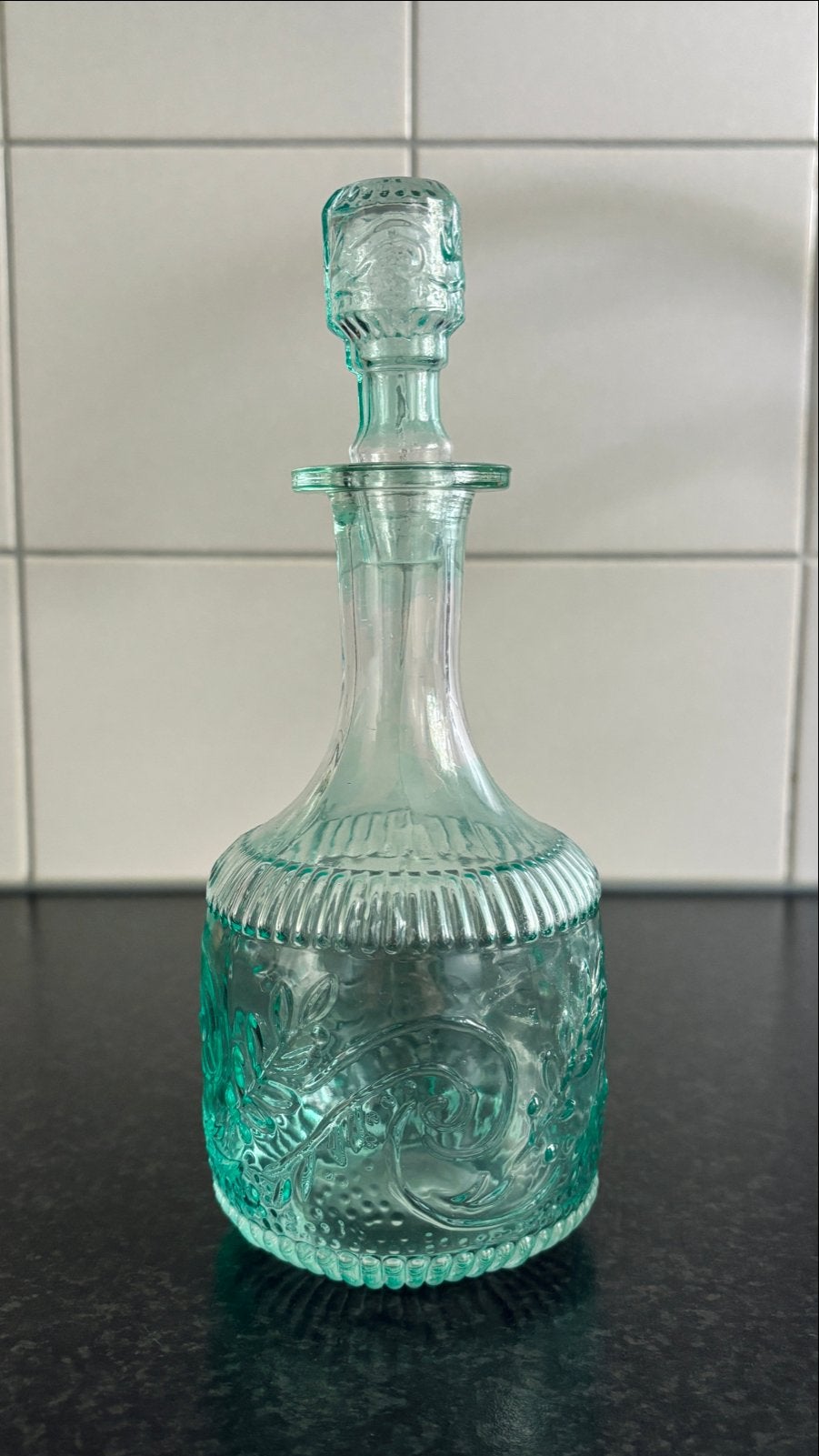 Vintage blauw groene glazen karaf met sierlijke details, Ophalen of Verzenden