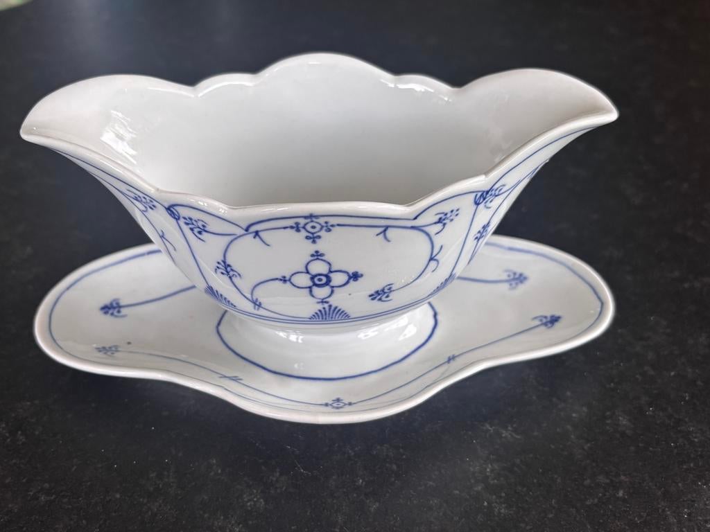 Delen uit Jager servies: Suikerpot, jusschaal en bordjes, Ophalen of Verzenden