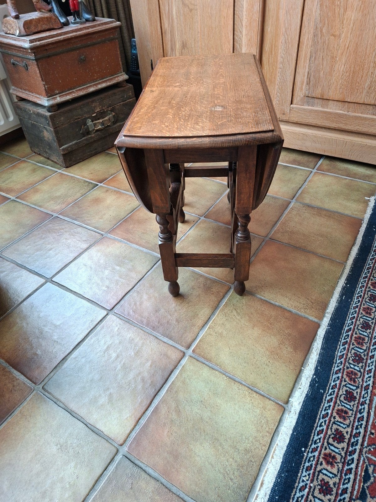 hangoor tafeltje, Ophalen