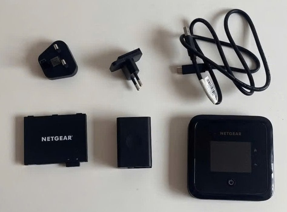 Netgear Nighthawk M5, 5G MiFi Router, 1Gbit/s MR5200, Computers en Software, Ophalen of Verzenden, Zo goed als nieuw, Router met modem
