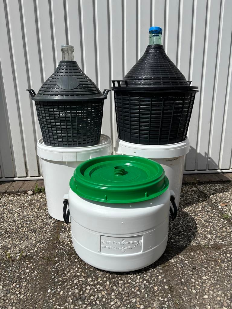 Gistingsvaten + mandflessen voor wijn/bier maken fermentatie, Ophalen, Gebruikt