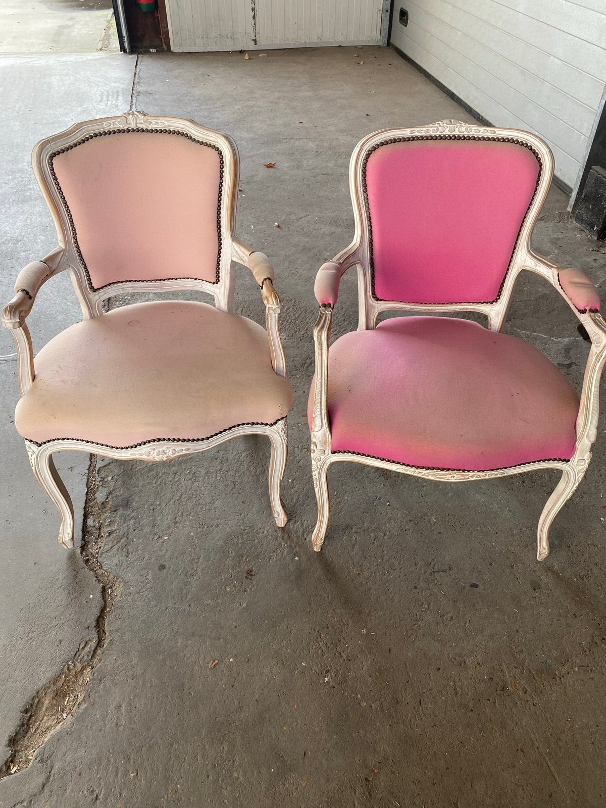 Twee Louis XVI fauteuils - Opnieuw bekleden, Antiek en Kunst, Antiek | Meubels | Stoelen en Banken, Ophalen