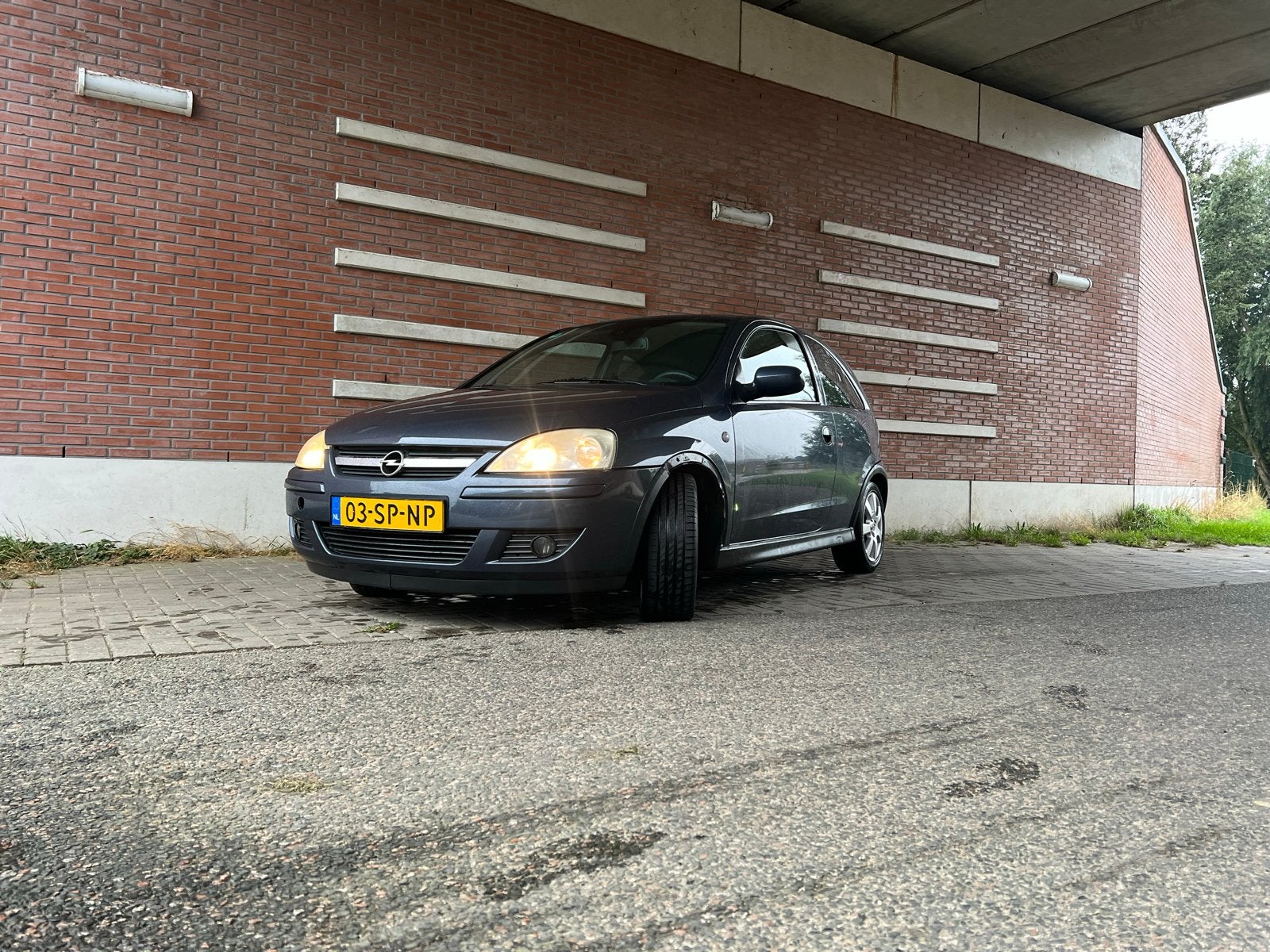 Opel Corsa 1.2 16V Twinport 3D 2006 Grijs nieuwe apk, Auto's, Voorwielaandrijving, 31 €/maand, 4 cilinders, 1229 cc